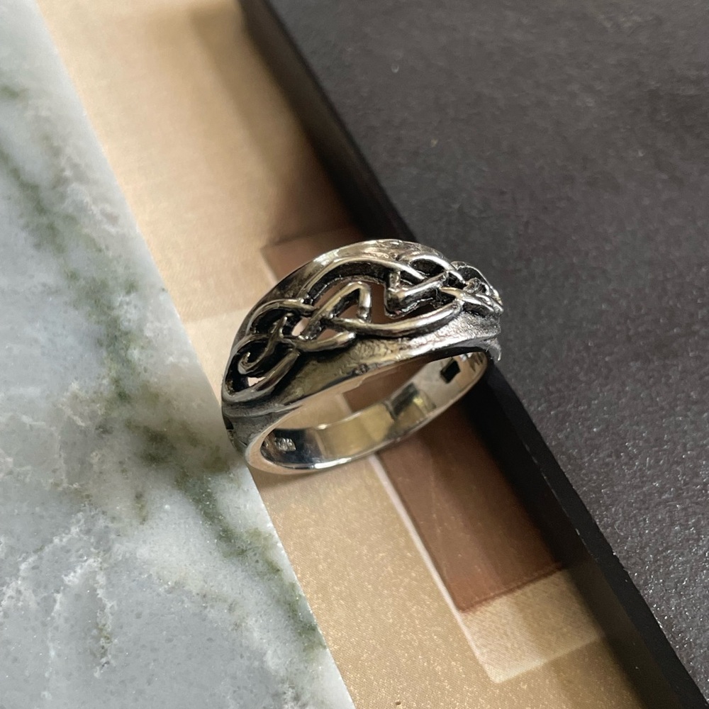 925 Sterling Silver Celtic Knot Ring!! Available in US Sizes 7, 8, 9, 10
